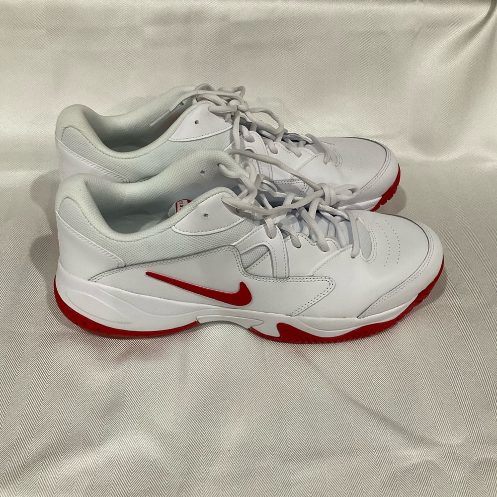 Nike Men’s Court Lite 2 tennis shoes